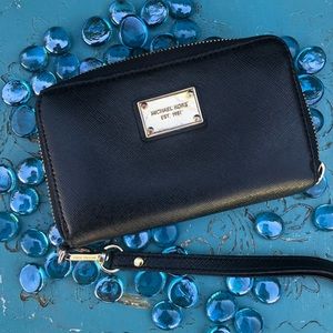 Michael Kors Saffiano Jet Set Wristlet